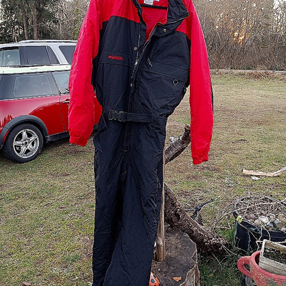 Men's snow suit with gloves